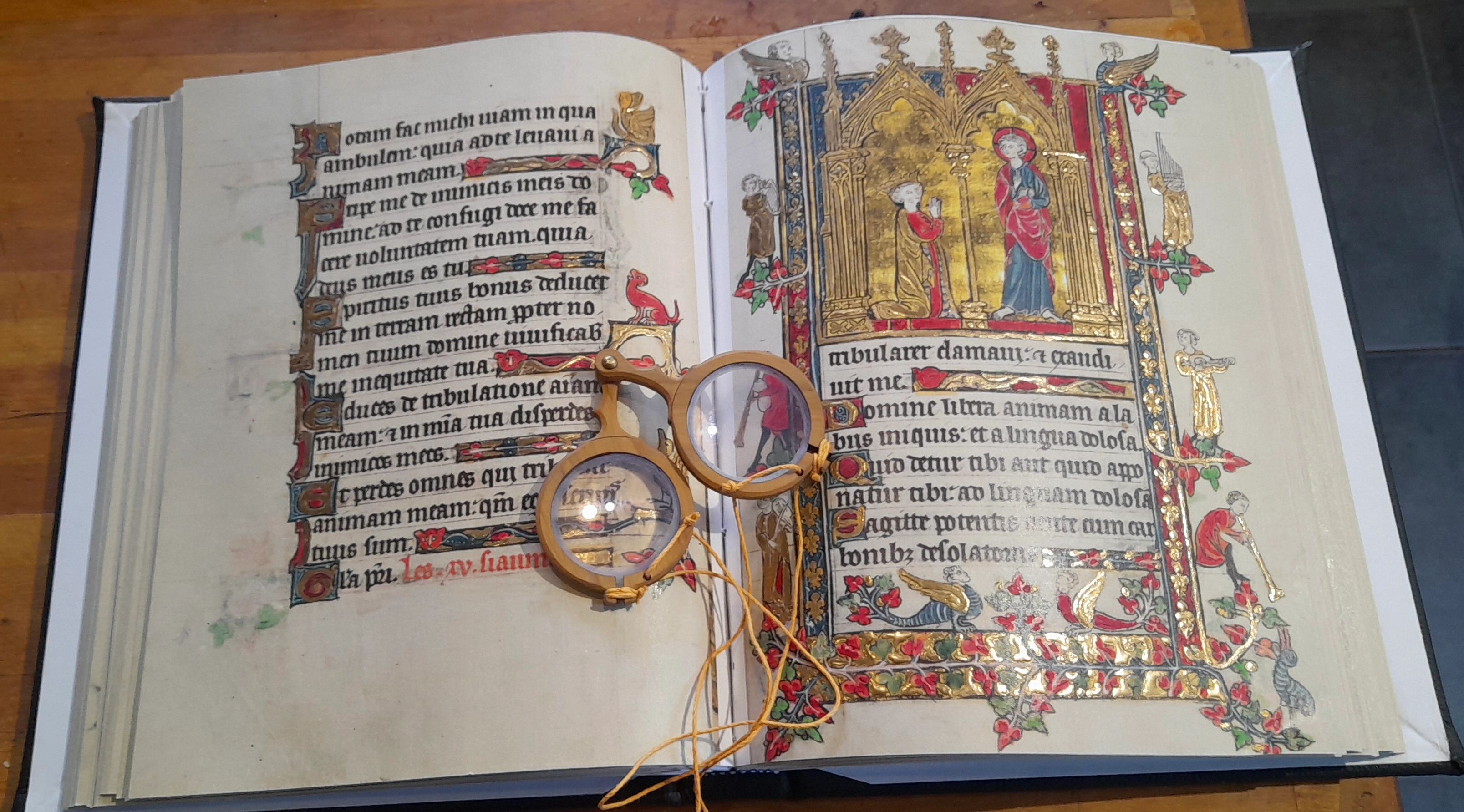 Replica french bible and spectacles